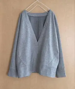 美品　each イーチ　深Vカットオフ　スウェット　トレーナー