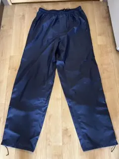 ネイビー アウトドアパンツ ナイロンパンツ　ドローコード付き