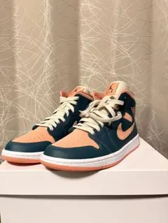 Nike WMNS Air Jordan 1 Mid