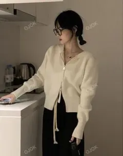 アイボリー フード付きニットセーター　韓国のサムネイル