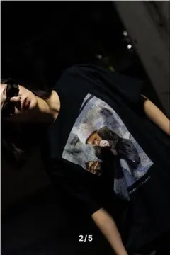 ニートと居候とたかさき　鳩にあげる用のパンを食べていたたかさき　Tシャツのサムネイル