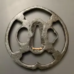 小柄　魚子地　金高彫　遊獅子図　大和守藤原国包刀銘 小柄 魚子地 金高彫 遊獅子図 大和守藤原国包刀銘 - メルカリ