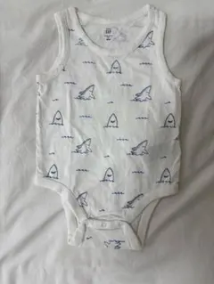 baby gap サメ柄　袖なしロンパース