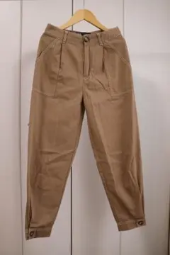 ベージュ チノパン サイドポケット付き