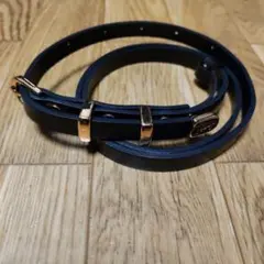黒レザーベルト ゴールドトーン金具付き
