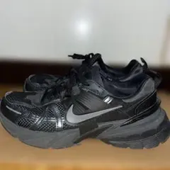 NIKE スニーカー　v2krun