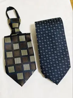 幾何学模様と未使用品ロゴデザインのネクタイ2本セット