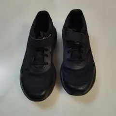 adidas キッズ スニーカー ブラック　22.5センチ