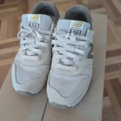 New Balance 373 ベージュ スニーカーのサムネイル