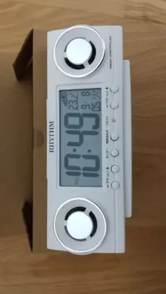 RHYTHMのデジタル電波目覚まし時計「フィットバトラージューク