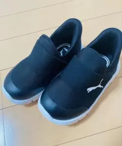 ベビーシューズ　靴　スニーカー　PUMA 黒　男　女