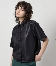 ブラックショートスリーブシャツ