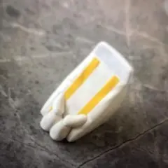 手袋型カプセルトイ 白と黄色