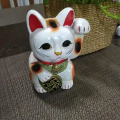 昭和レトロ 招き猫 陶器 貯金箱 千万両 白 約11cm - メルカリ