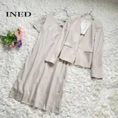 手洗い可】【美品】ベイジ BEIGE☆ノーカラー スカートスーツ Vネック