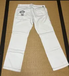 Item thumbnail for item d7fcf16c-974c-4e39-80f1-e16b86344273