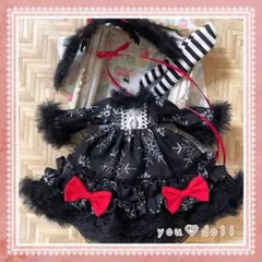 22￼、27cmドールサイズ　ハンドメイド服　寒空の黒うさぎ　紅