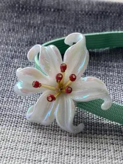 白百合の帯留（虹艶）