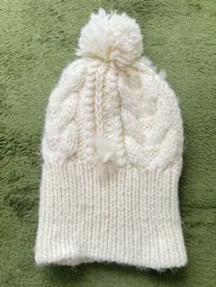 ホワイト ポンポン付きニット帽