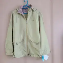 新品未使用ウインドブレーカー　ジャンパー若草色　ポケッタブル　フード付き