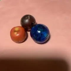 本珊瑚とガラス二点の蜻蛉玉