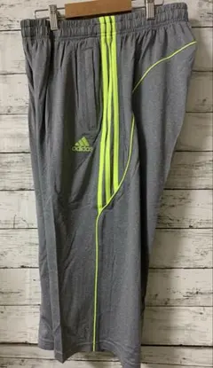 adidas グレー ネオンイエロー ショートパンツ