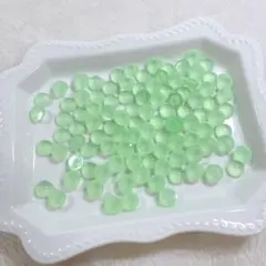 キャッツアイ 樹脂ビーズ 10㎜ 半円ビーズ　グリーン 緑 100個入