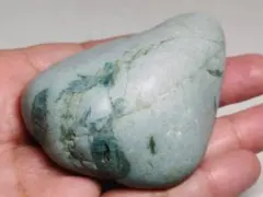 鮮緑 258g 翡翠 ヒスイ 原石 鑑賞石 自然石 誕生石 鉱物 水石 宝石