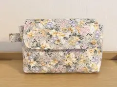 ファスナー仕切り付きフラップポーチ　ハンドメイド