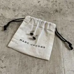 美品MarcJacobsロゴディスクエナメル スタッドピアスブラック+シルバー