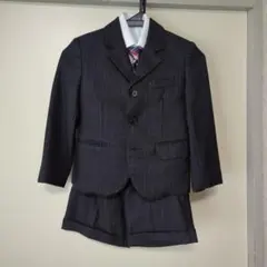 男児　半ズボンスーツ、ネクタイ付き　Y.B. BUTTERFLY スーツ 110