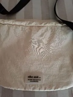 niko and ... アイボリー ショルダーバッグ