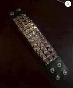 スタッズ付きレザーバングル