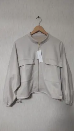 新品■ノーカラースウェード金ジップアップJK ベージュ　Mサイズ