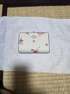 COACH 二つ折り財布 フローラル柄 がま口 キスロックミディアムウォレットのサムネイル
