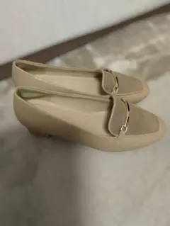ベージュ スエードと合成皮革のパンプス24cm美品