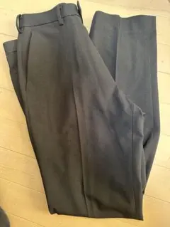 UNIQLO 感動パンツスラックス ブラック