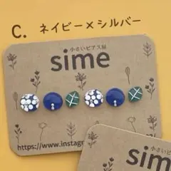 5㎜サイズ　小粒な花柄と葉っぱのピアス　シルバーアクセント　ハンドメイドピアス