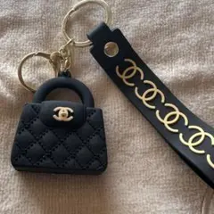 Chanel ミニチュアバッグ型キーホルダー 黒 - メルカリ