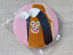 パンどろぼう　織刺繍 缶バッジ　柄7 なぞのフランスパン　ピンクのサムネイル