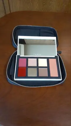 【未使用品】THREE セレブレーションリベレーションパレットX02 ケース付