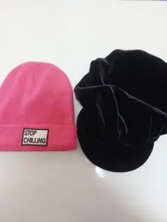 ZARAピンクニット帽とadidas黒帽子セット