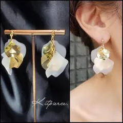 No.191 フロストホワイト×ゴールドペタル 花びらピアス♡イヤリング