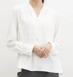 GLACIER Ｖネックブラウス