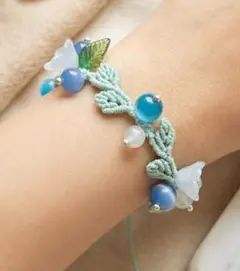 #229　ハンドメイド　花冠風マクラメブレスレット　すずらん　キャッツアイ