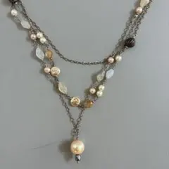 パールとクリスタルビーズの3連ネックレス