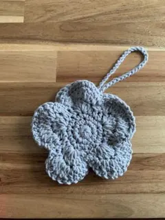 ハンドメイド かぎ編みフラワーポーチ（グレー）