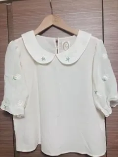 Fi.n.t 花柄刺繍 パフスリーブブラウスのサムネイル