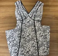 Her lip to Lace Trimmed Floral Dress