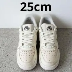 【極美品】NIKE ナイキ エアフォース1 セイル 25cm メンズ可 メンテ済のサムネイル